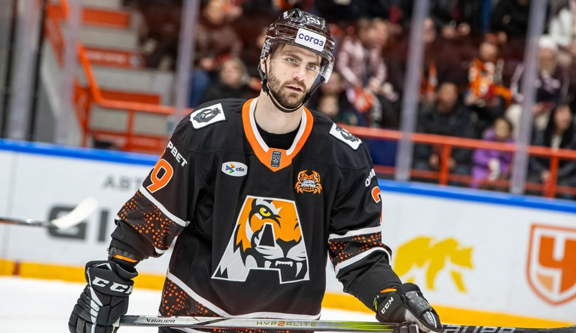 Нападающий Кирилл Слепец продлил контракт с хабаровским ХК «Амур»