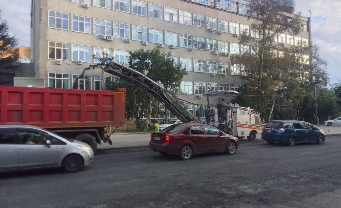 Дорожники начали укладку асфальта на перекрёстке Ленина/Калинина в Хабаровске