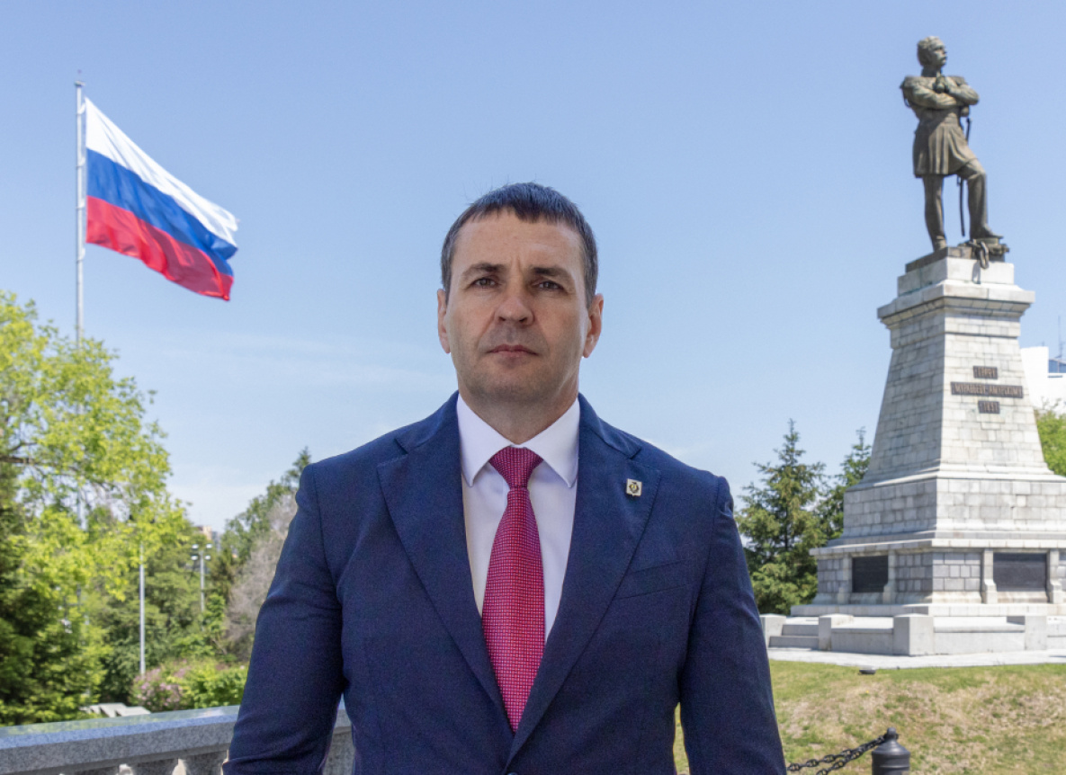 Губернатор Дмитрий Демешин поздравил жителей Хабаровского края с Днём России