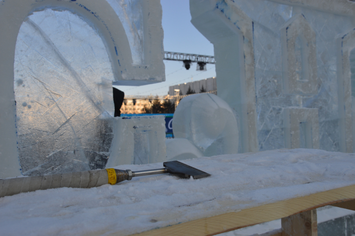 Ледовые скульпторы из Хабаровского края отличились на конкурсе в Харбине