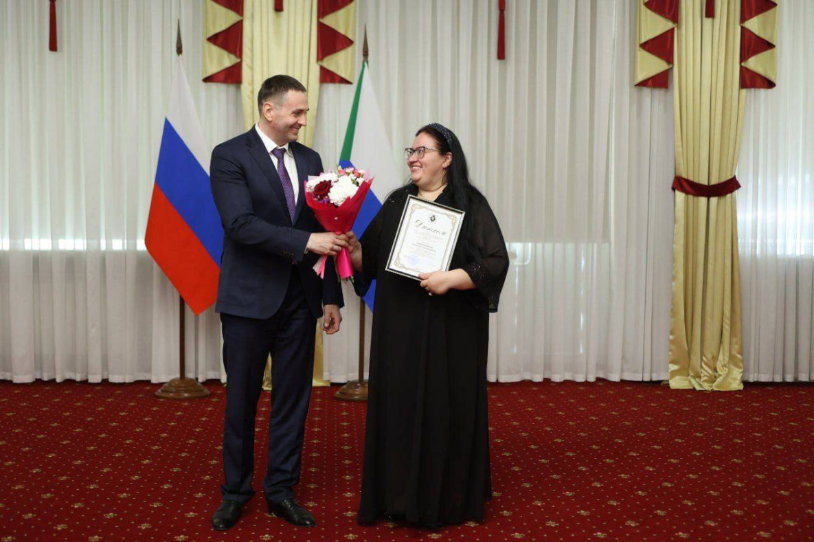 Губернатор Демешин наградил лучших театральных деятелей Хабаровского края