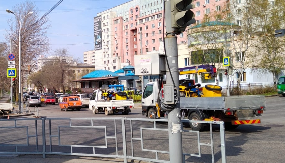 Ретроавтомобили МВД из Комсомольска проехали по улицам Хабаровска |  05.05.2023 | Хабаровск - БезФормата