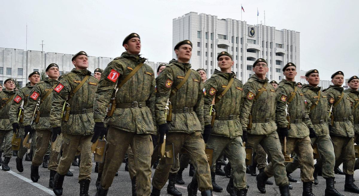 Пять тысяч человек отрепетировали парад Победы в центре Хабаровска