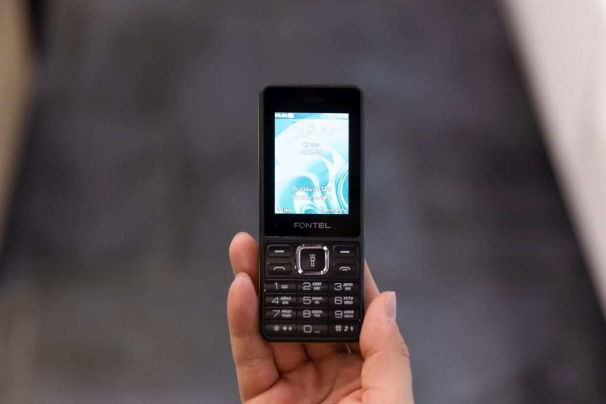 Культовые телефоны нулевых 20 лет спустя по-прежнему в строю в Хабаровске