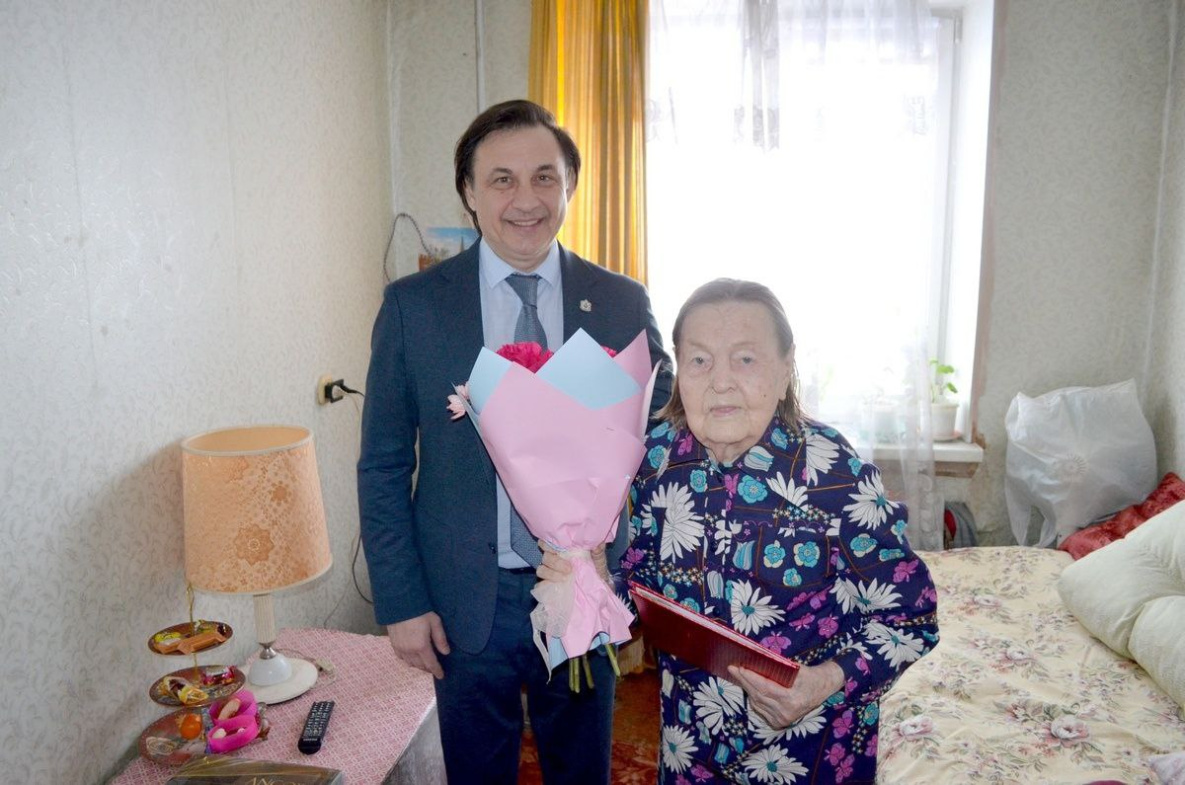 Жительница Комсомольска-на-Амуре отметила 102 день рождения