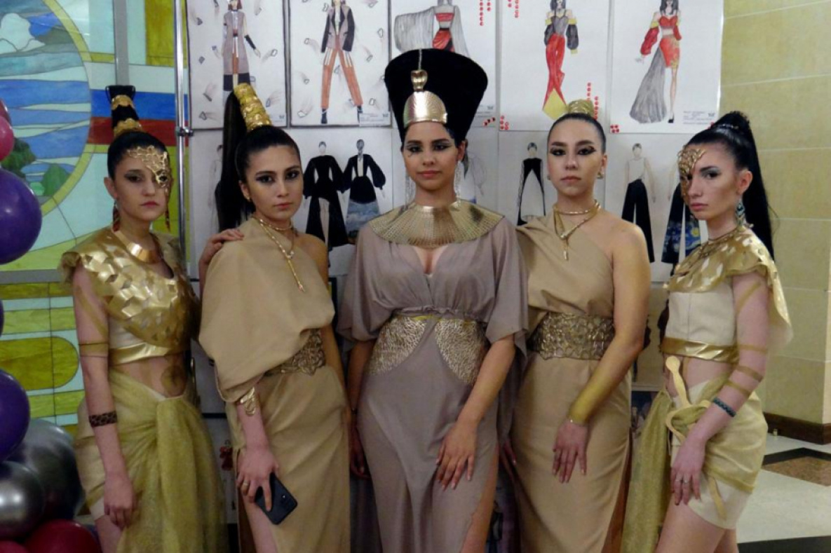 Молодые дизайнеры в Хабаровске представили свои коллекции модной одежды 