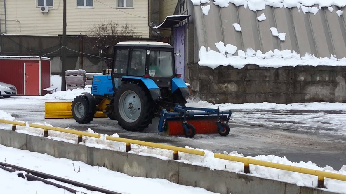«Ледовые катки» на дорогах Хабаровска начали посыпать песком и реагентами
