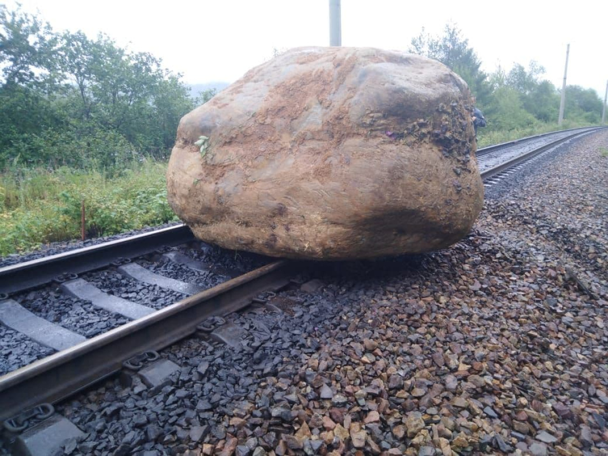 Огромный Камень Фото