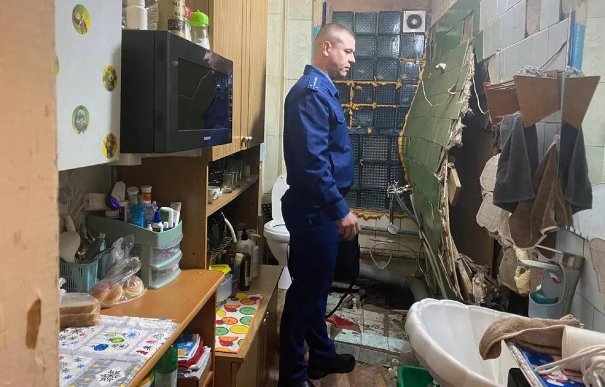 В Хабаровске обрушилась стена в квартире