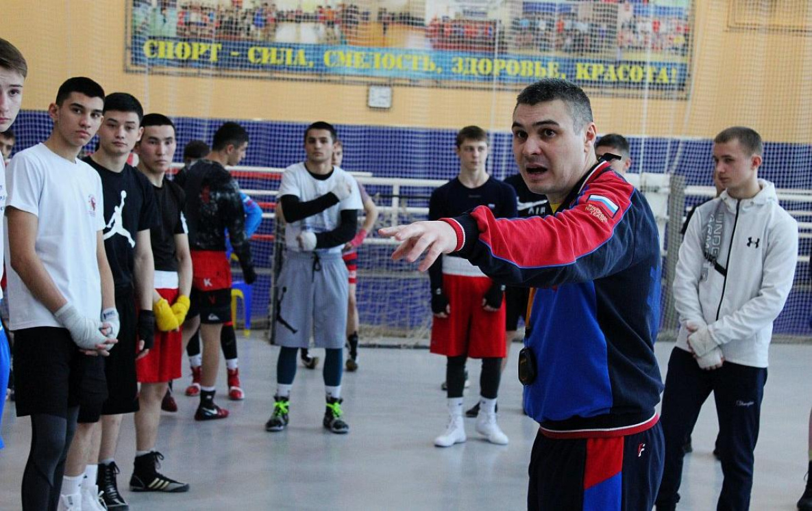 Сборная юниоров России по боксу тренируется в Хабаровске