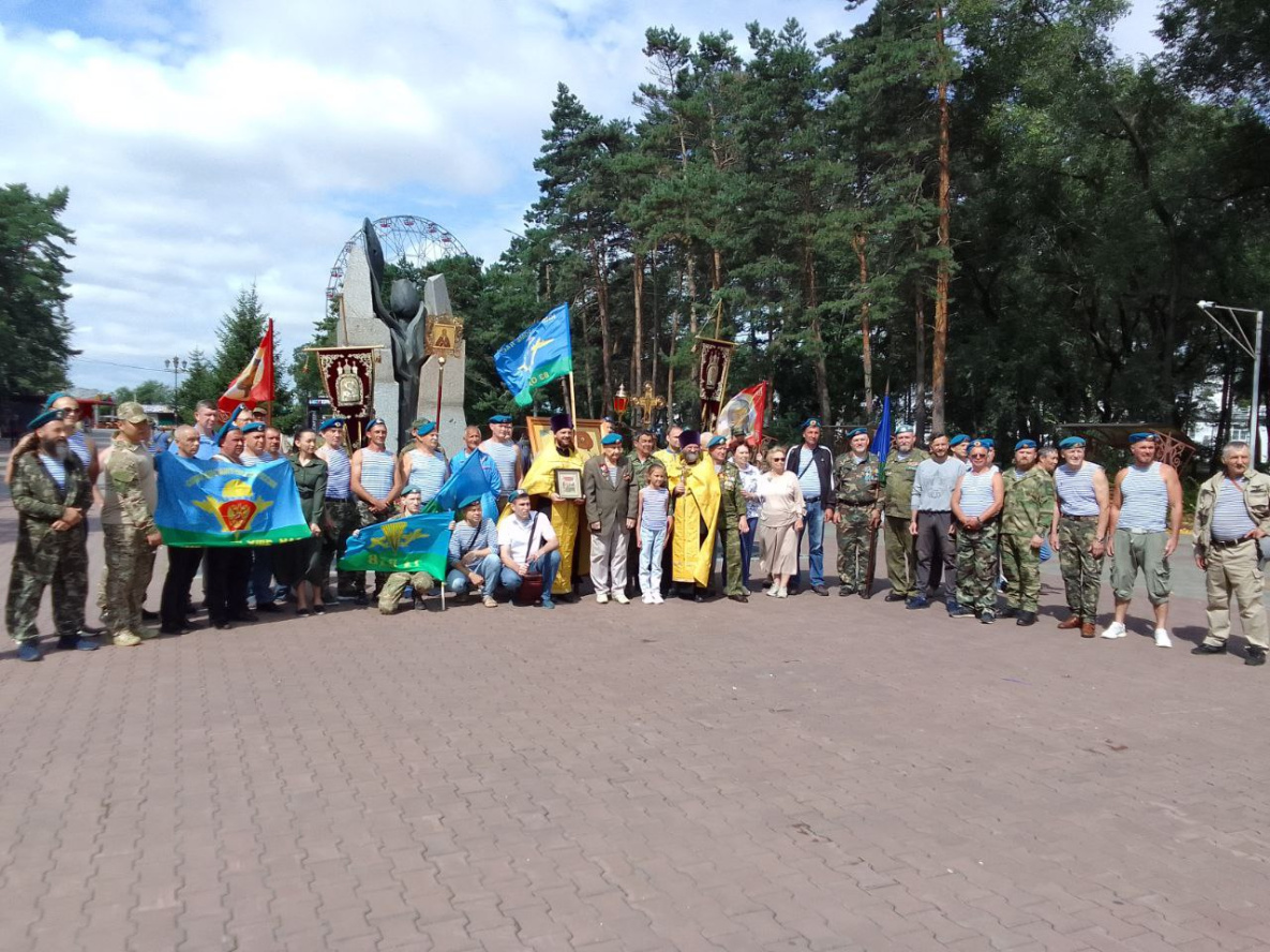 День ВДВ в Хабаровске десантники отметили крестным ходом