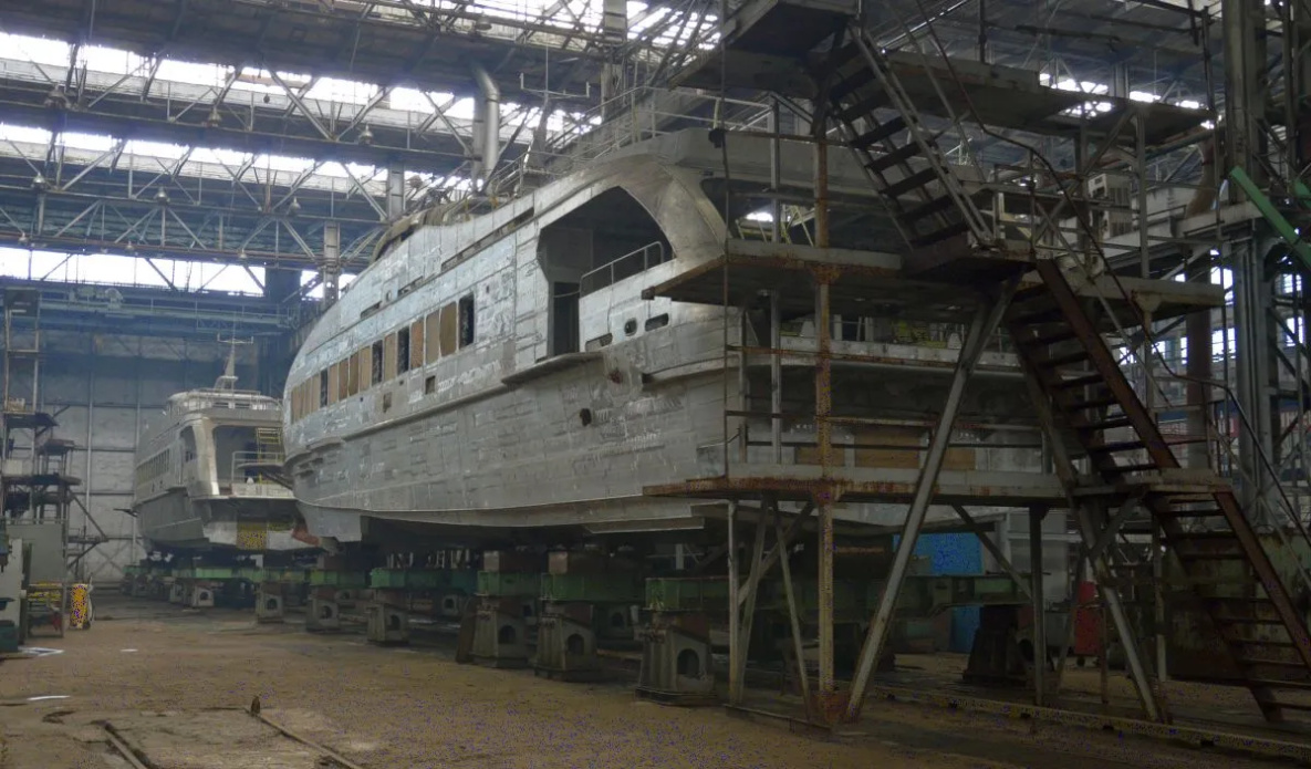 Губернатор Демешин поручил сохранить Хабаровский судостроительный завод