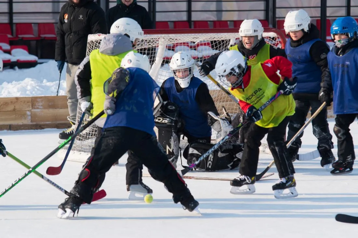 Академия «Искра» провела в Хабаровске детский турнир по хоккею с мячом