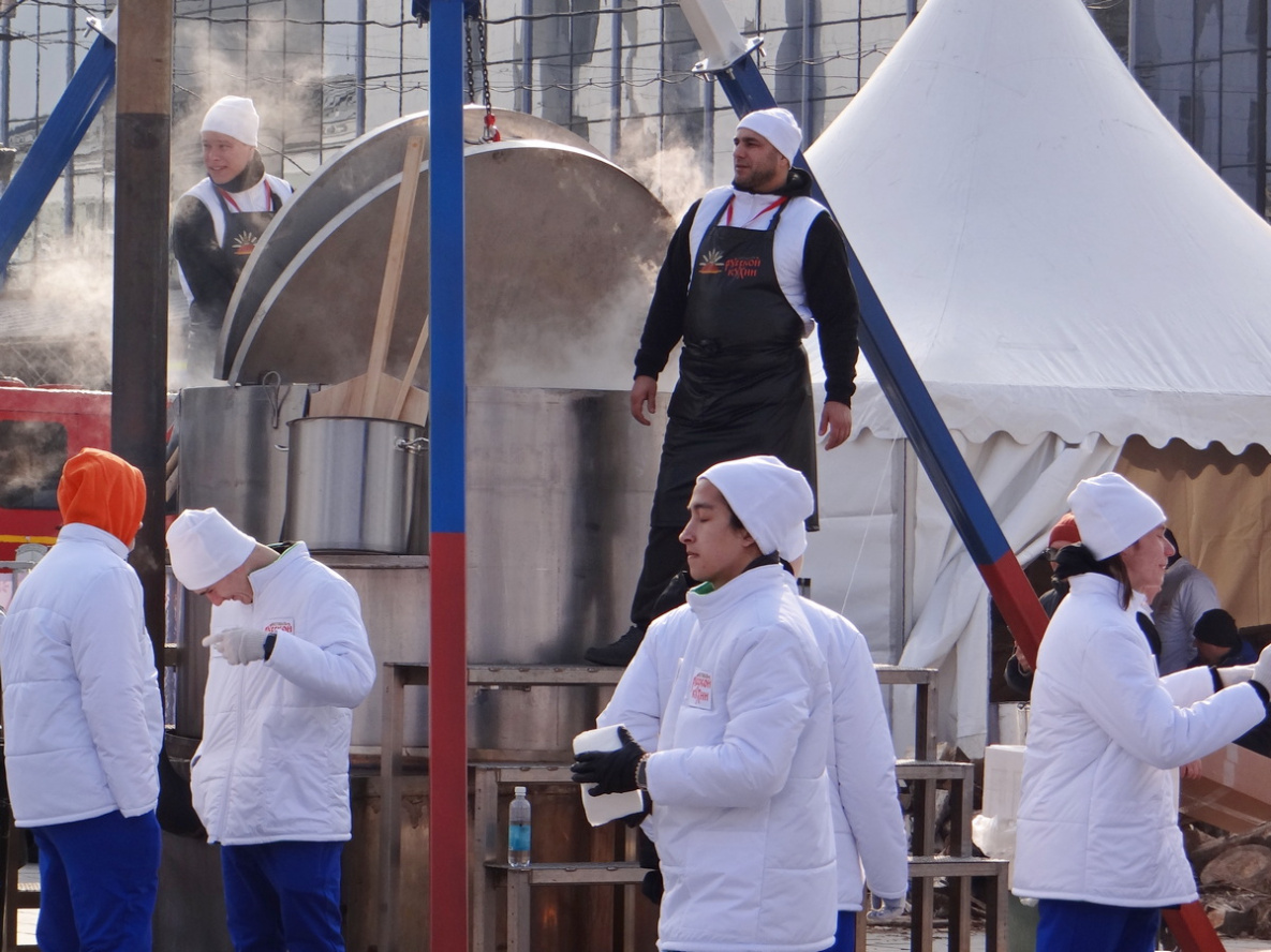 Богатые столы накрыли в Хабаровске в День народного единства