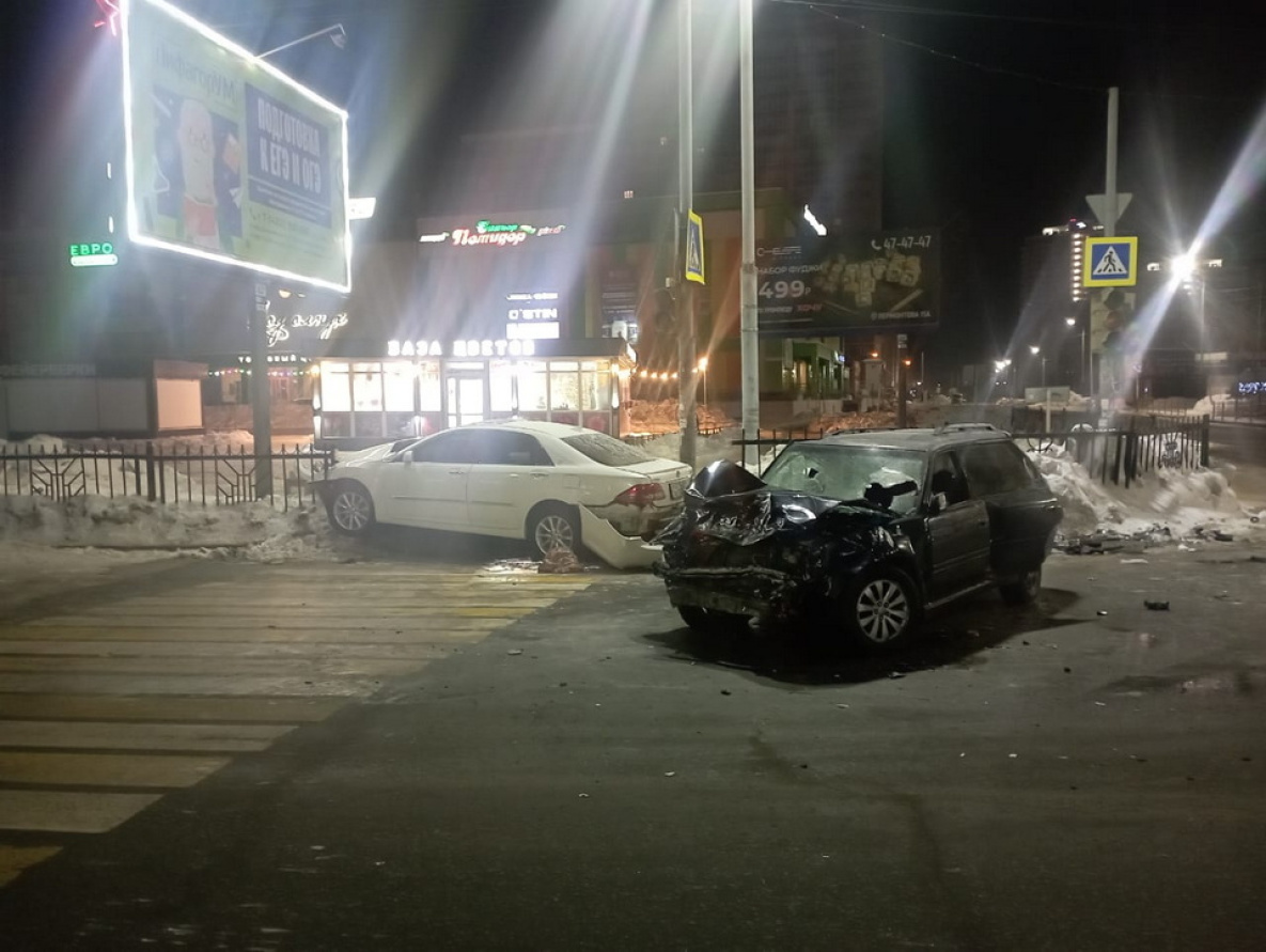 В ДТП у торгового центра «Подсолнух» в Хабаровске пострадали 6 человек