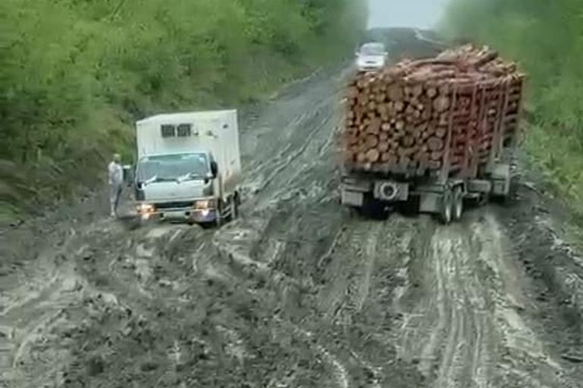 Жители хабаровского севера просят срочно ввести весовой контроль 