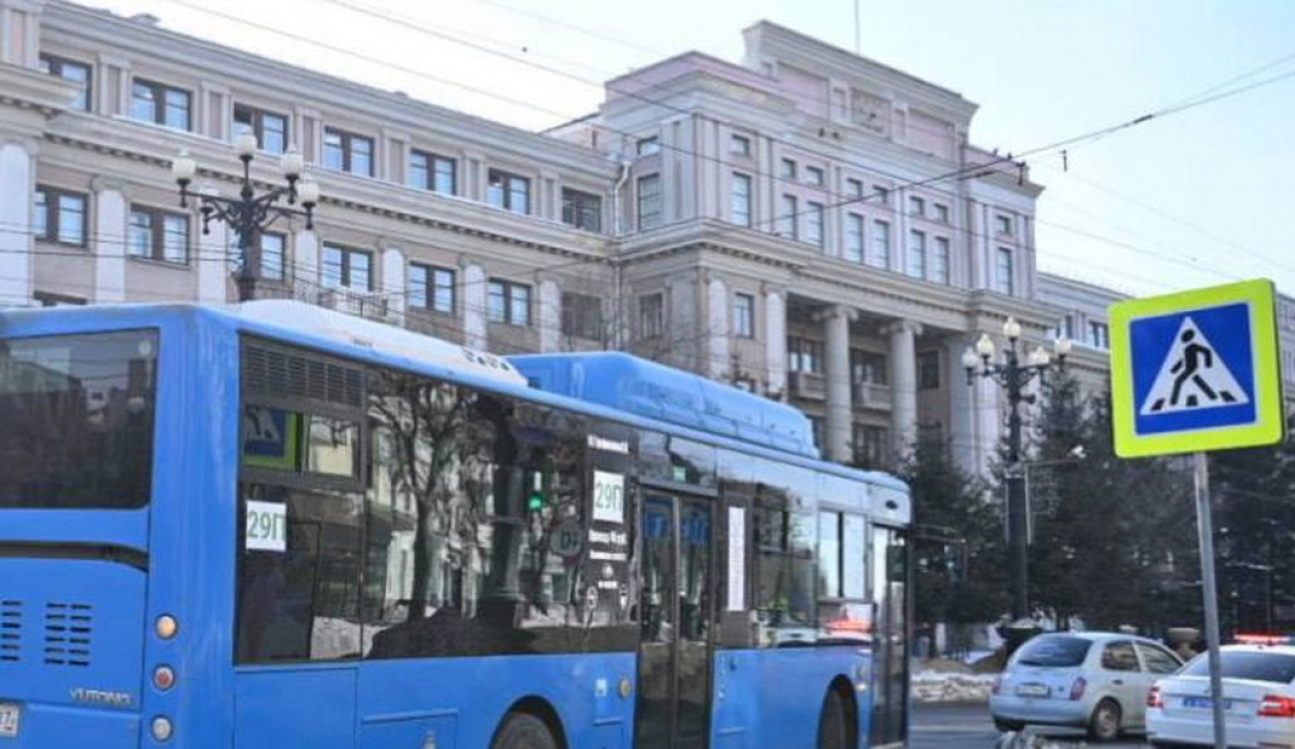 В центре Хабаровска автобус сбил беременную горожанку