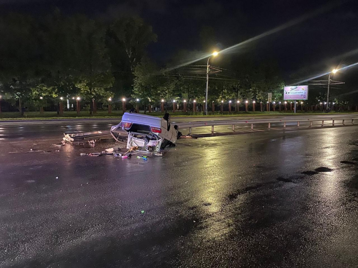 В Хабаровске в перевернувшемся автомобиле пострадал 8-летний мальчик