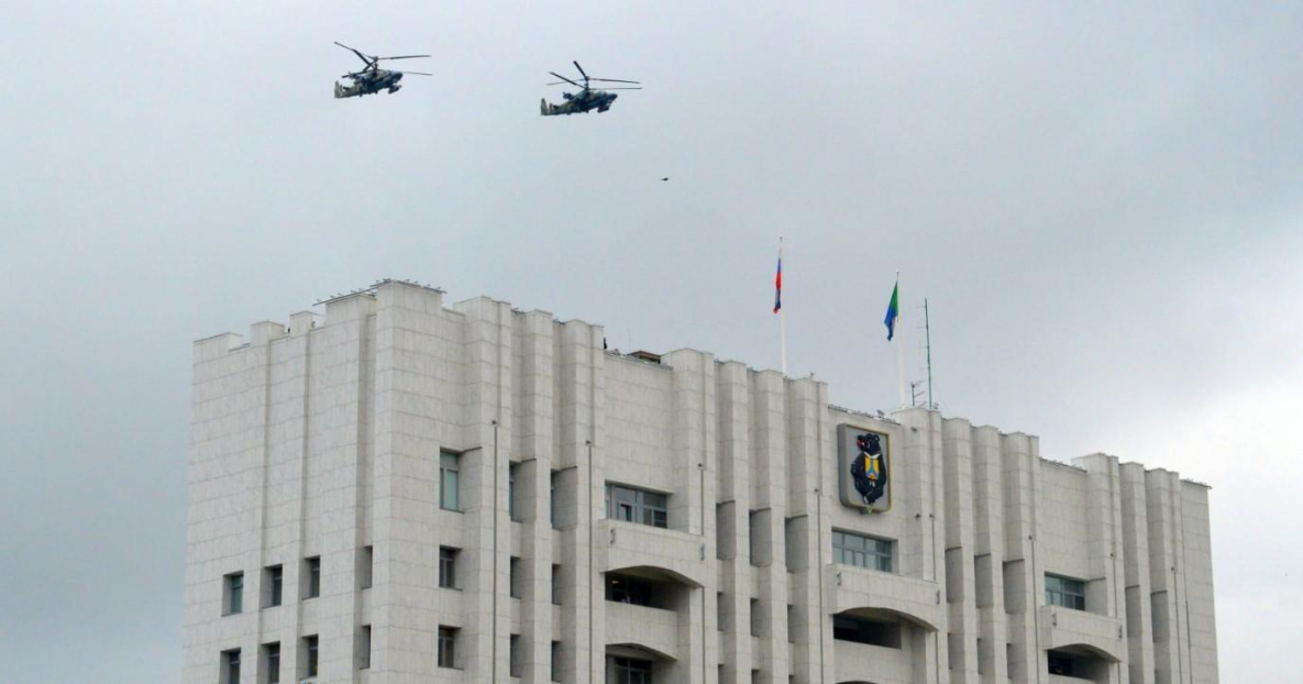 Армейская авиация тренируется над Хабаровском к Параду Победы