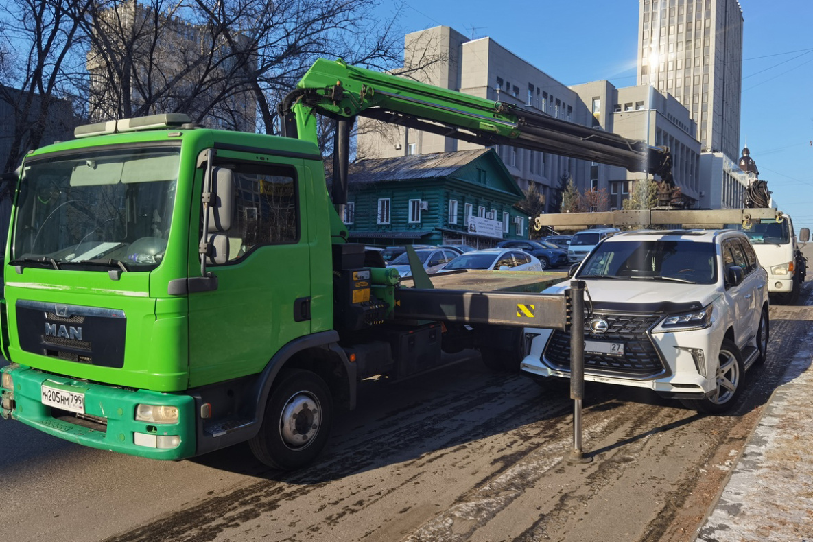 Эвакуаторы в Хабаровске будут активнее работать во время снегопада