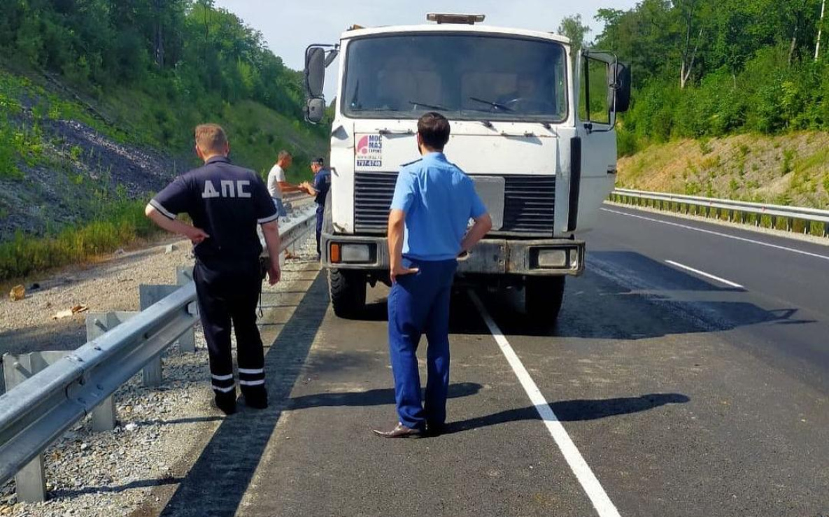 В Хабаровске пассажиры пострадали в аварии с рейсовым автобусом