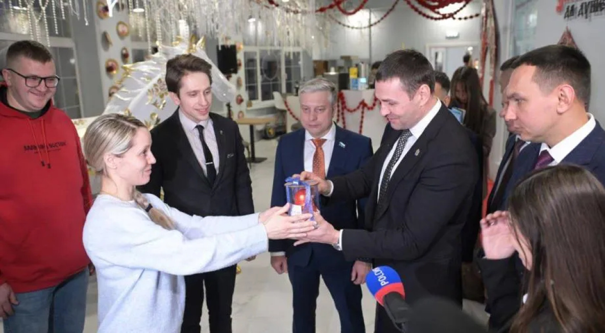 Дмитрий Демешин записал поздравление с наступающим Новым годом молодежи Хабаровского края 