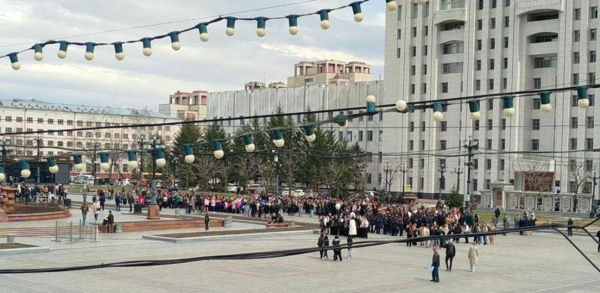 Хабаровчане массово спели легендарную «Катюшу» на площади Ленина