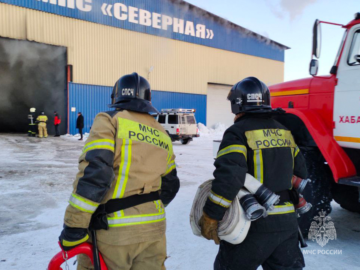Около полутора суток тушили сложнейший пожар в Хабаровске