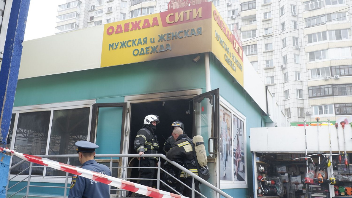 На Центральном рынке Хабаровска тушат пожар | 21.07.2022 | Хабаровск -  БезФормата