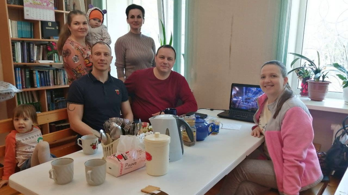 Пожарный из Комсомольска-на-Амуре организовал помощь мамам с детьми 