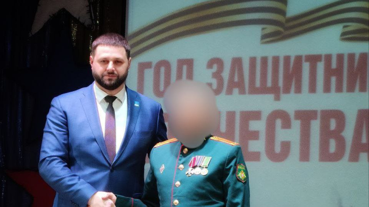 Житель Охотска за героизм в СВО награждён орденом Мужества 