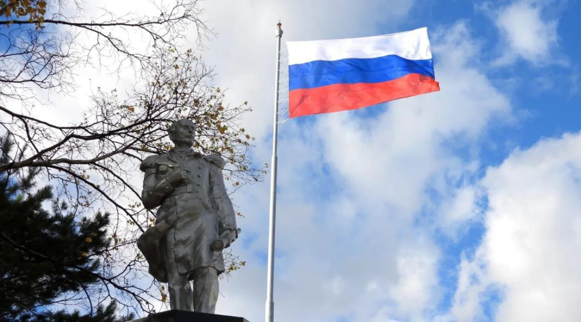 Российский триколор поднят в Николаевске-на-Амуре 