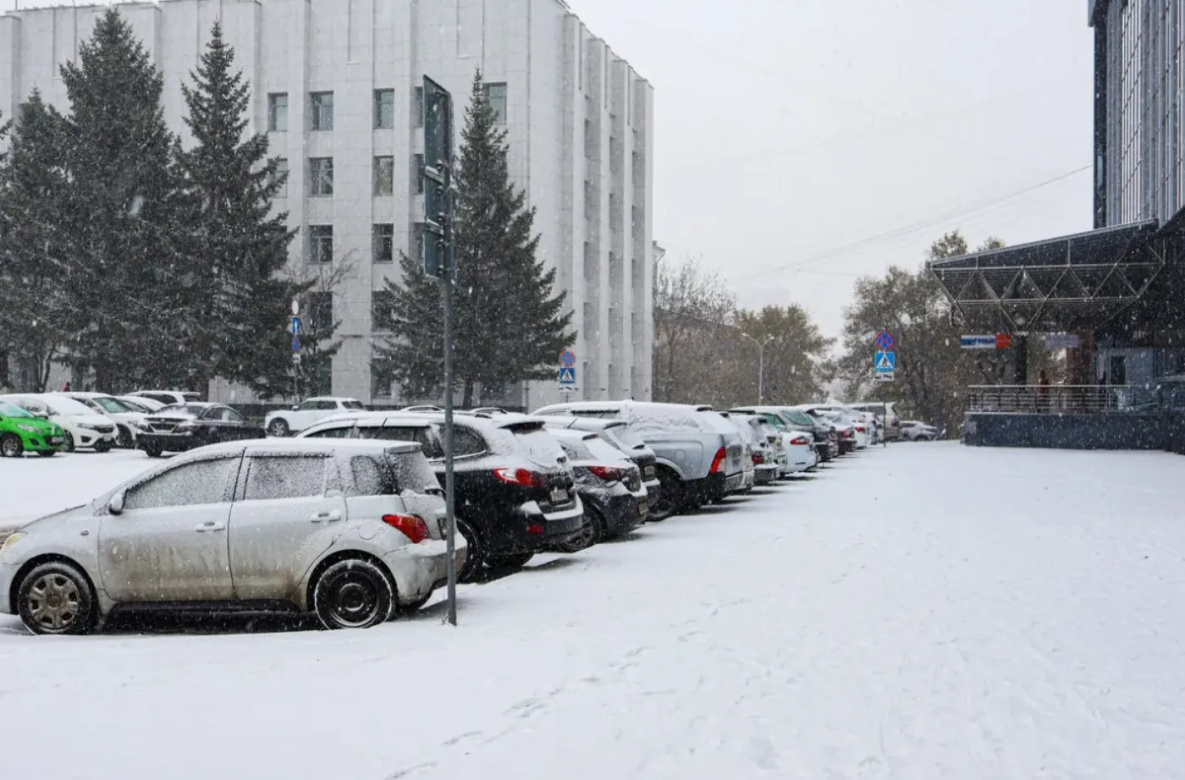 В Хабаровске на несколько дней запрещена парковка у площади имени Ленина