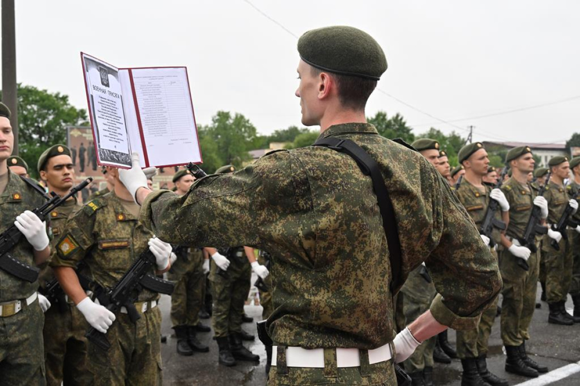 В Хабаровске студенты военного центра при ДВГУПС приняли присягу