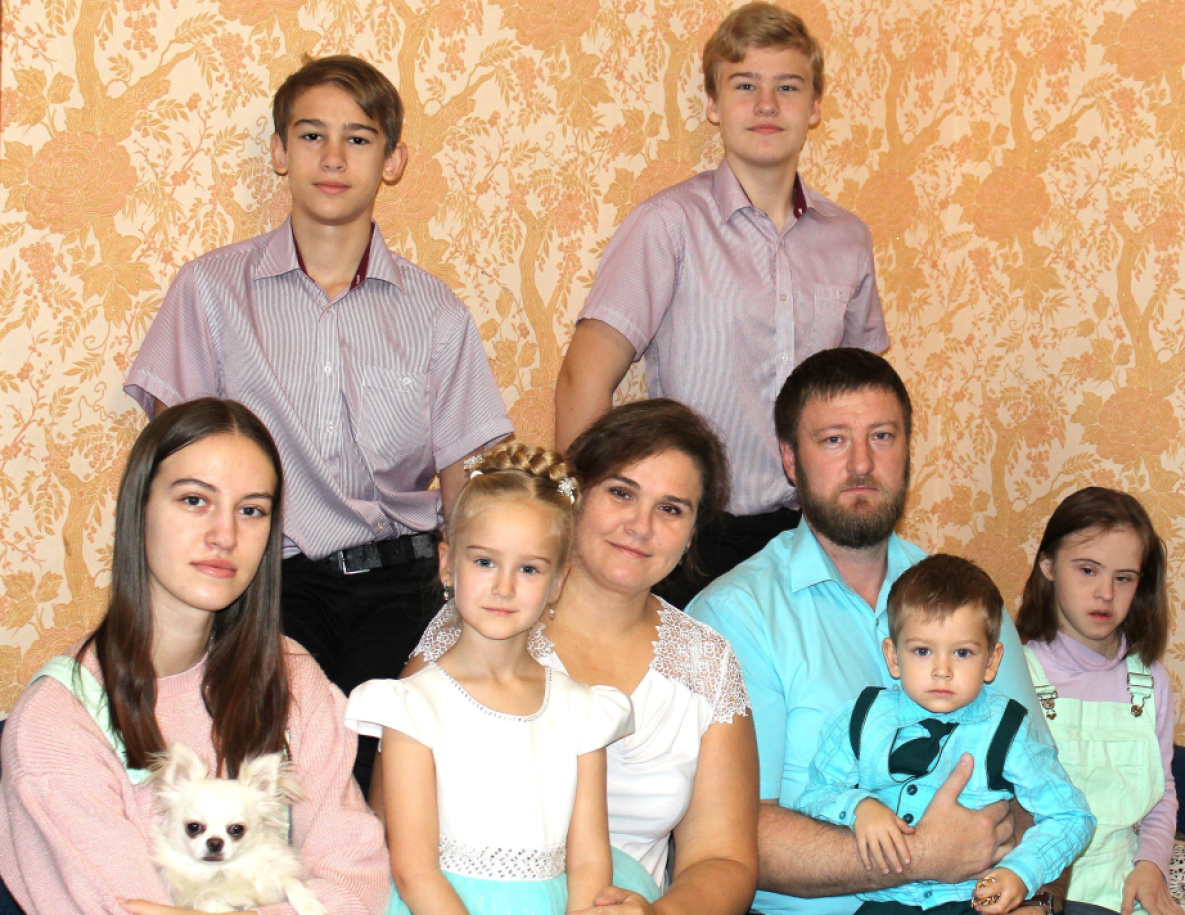 Лучшей семьёй 2022 года в Хабаровском крае стали супруги Дорошенко из Хурмули