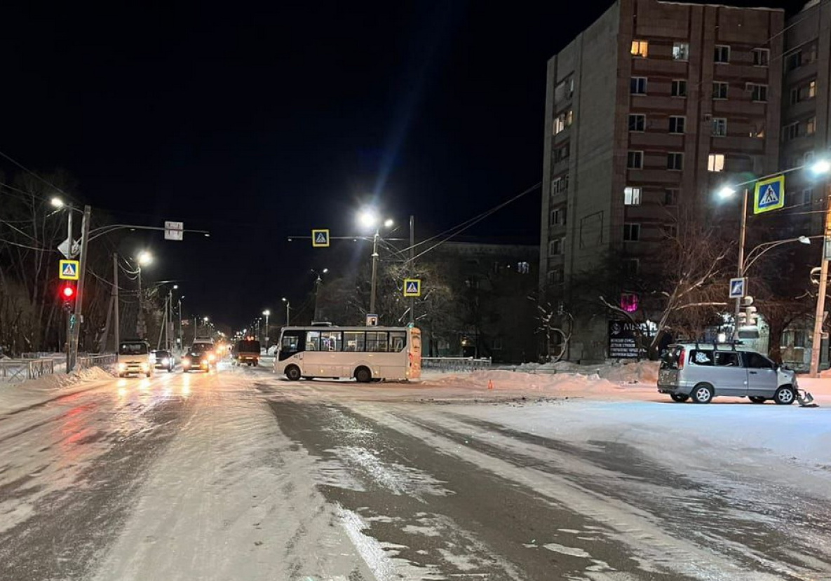 Девятилетняя девочка пострадала в ДТП с автобусом в Комсомольске-на-Амуре