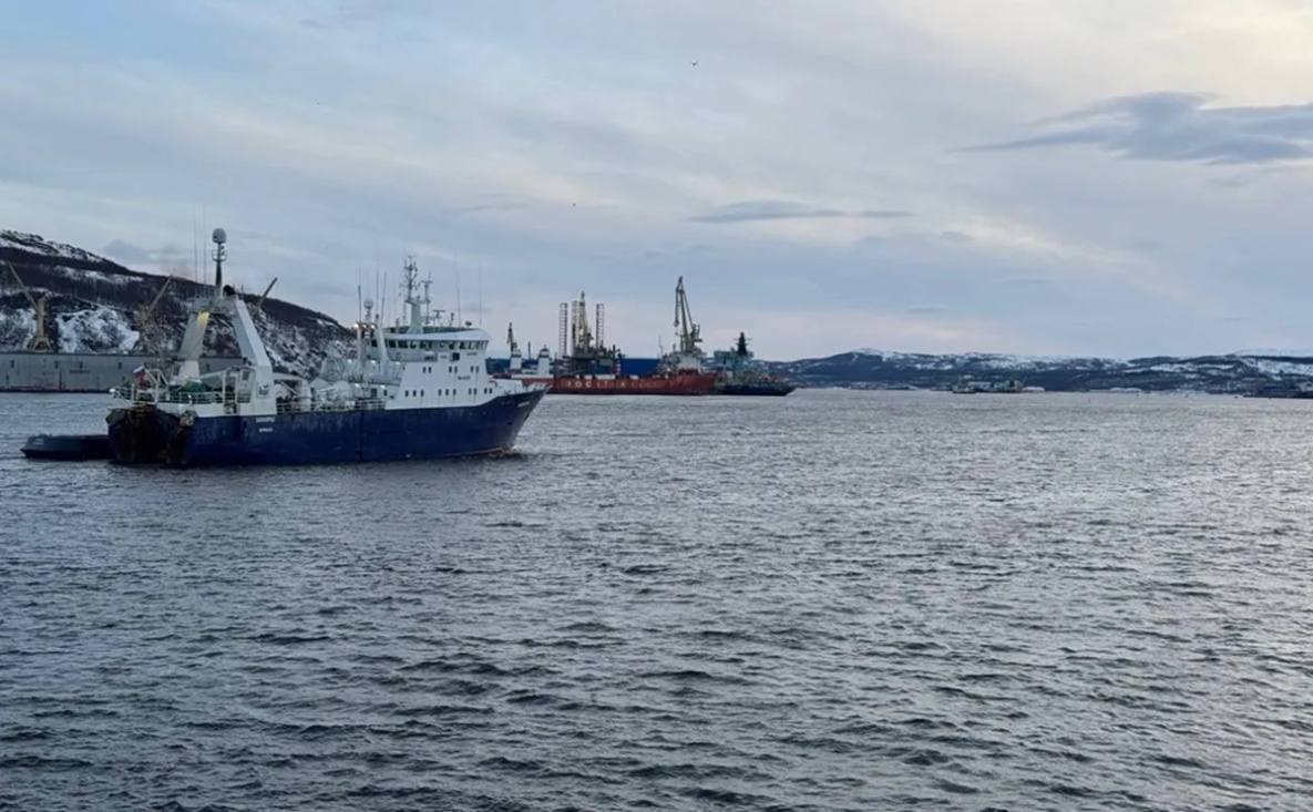 Минтаевая путина осложнена метеоусловиями в Охотском море 