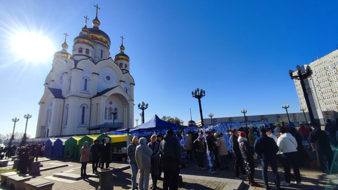 В Хабаровске впервые прошёл праздник благотворительности «День белого  цветка» | 22.10.2023 | Хабаровск - БезФормата