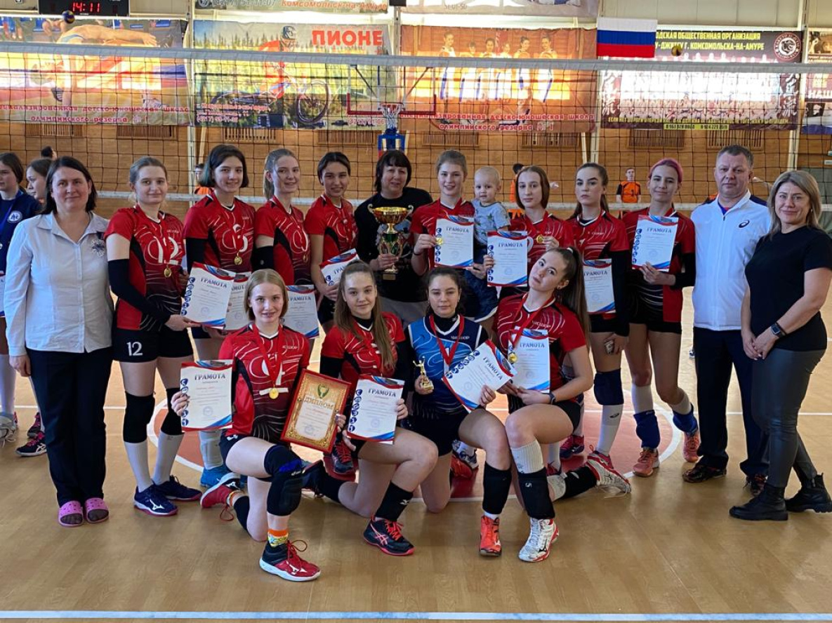 Сборные Хабаровского края выиграли первенство ДФО по волейболу