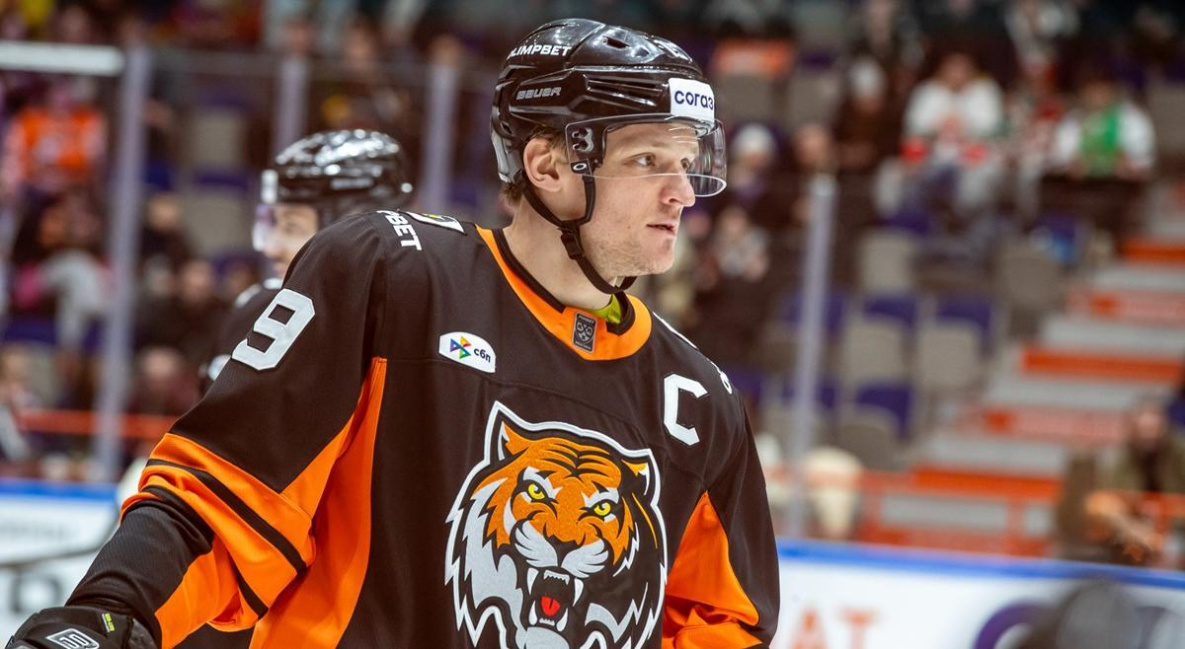 Евгений Грачёв остаётся в хабаровском «Амуре» ещё на один сезон