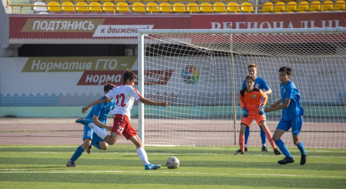  Хабаровские футболисты привезли из Якутии победу