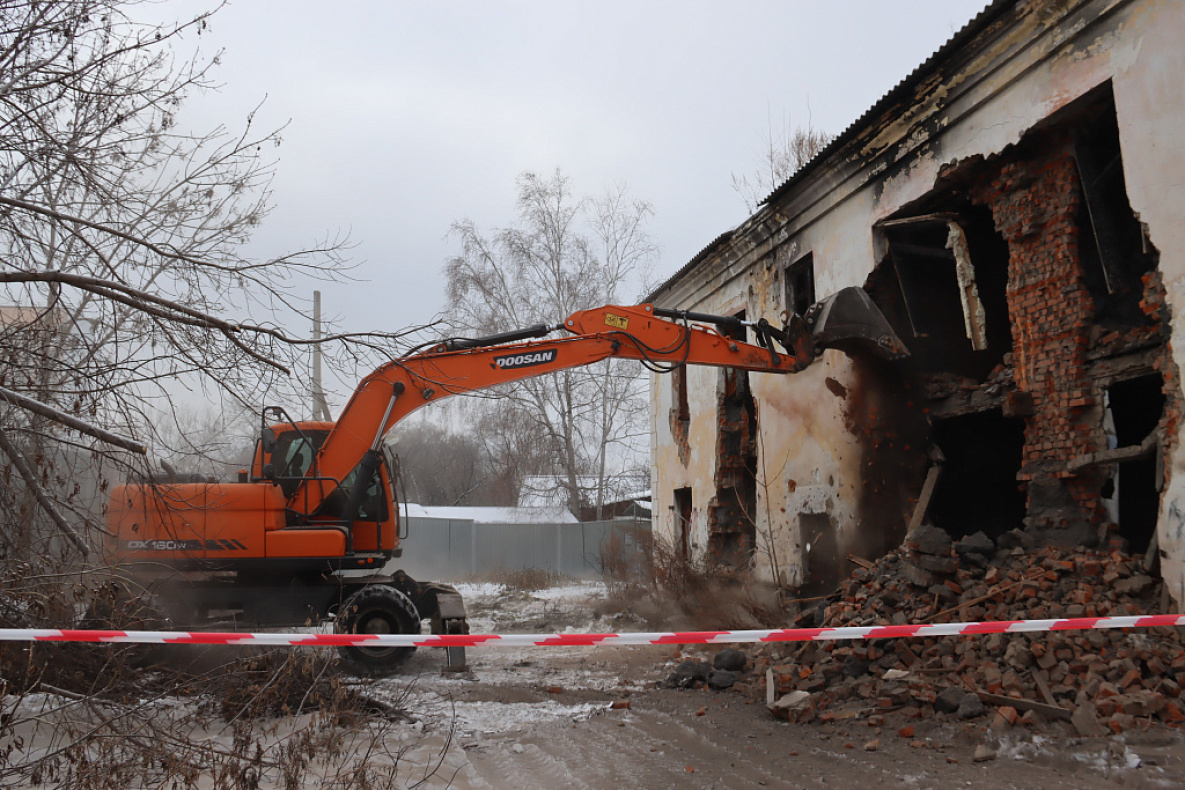В Хабаровске снесли ещё один аварийный барак