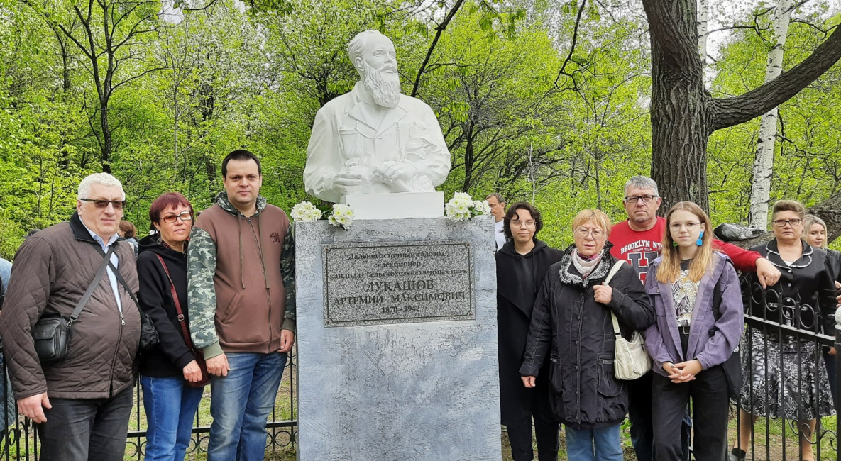 В Хабаровске заново открыли памятник селекционеру Лукашову