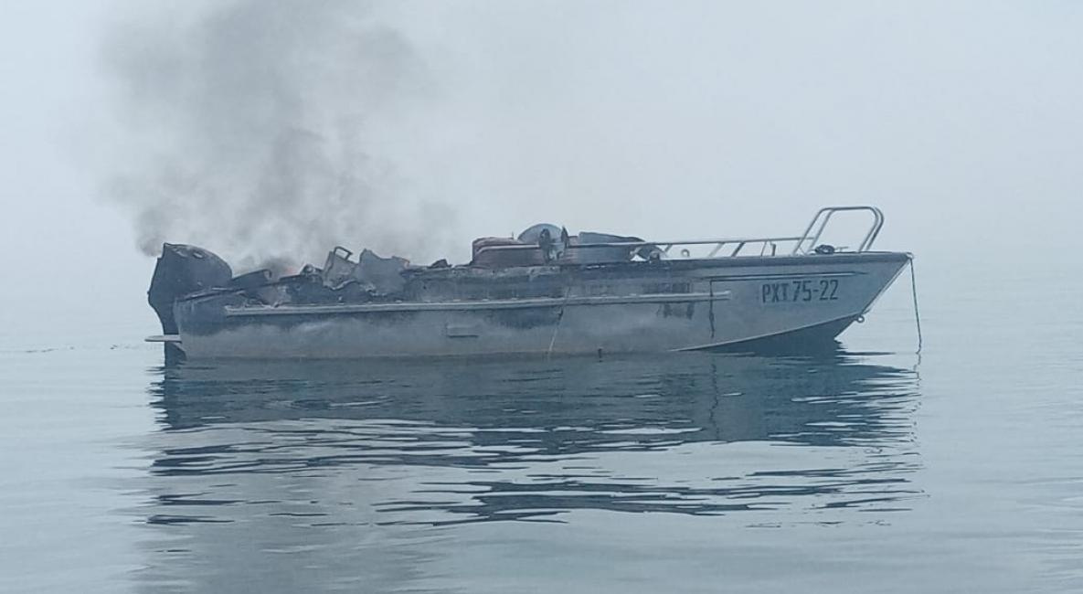 Трагедия со сгоревшим катером в Охотском море привела к уголовному делу