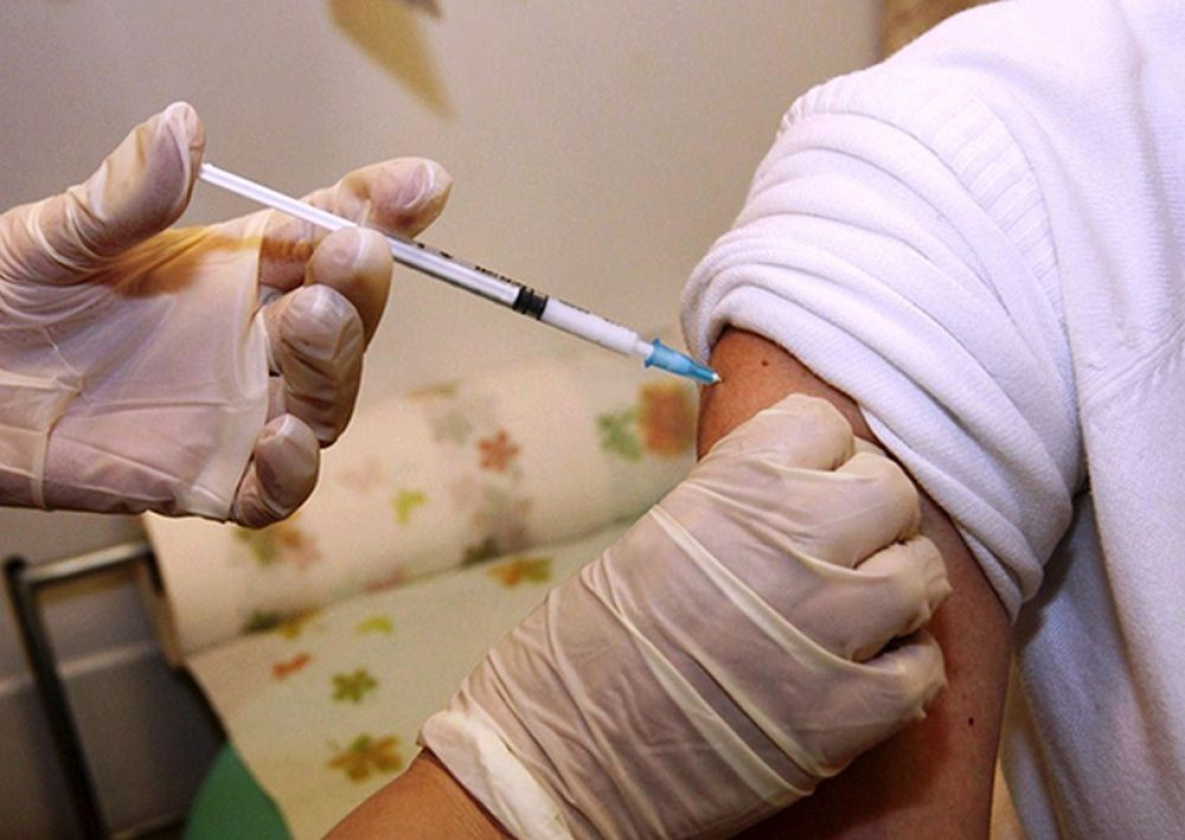 Мошенники обманывают россиян под видом вакцинации на дому