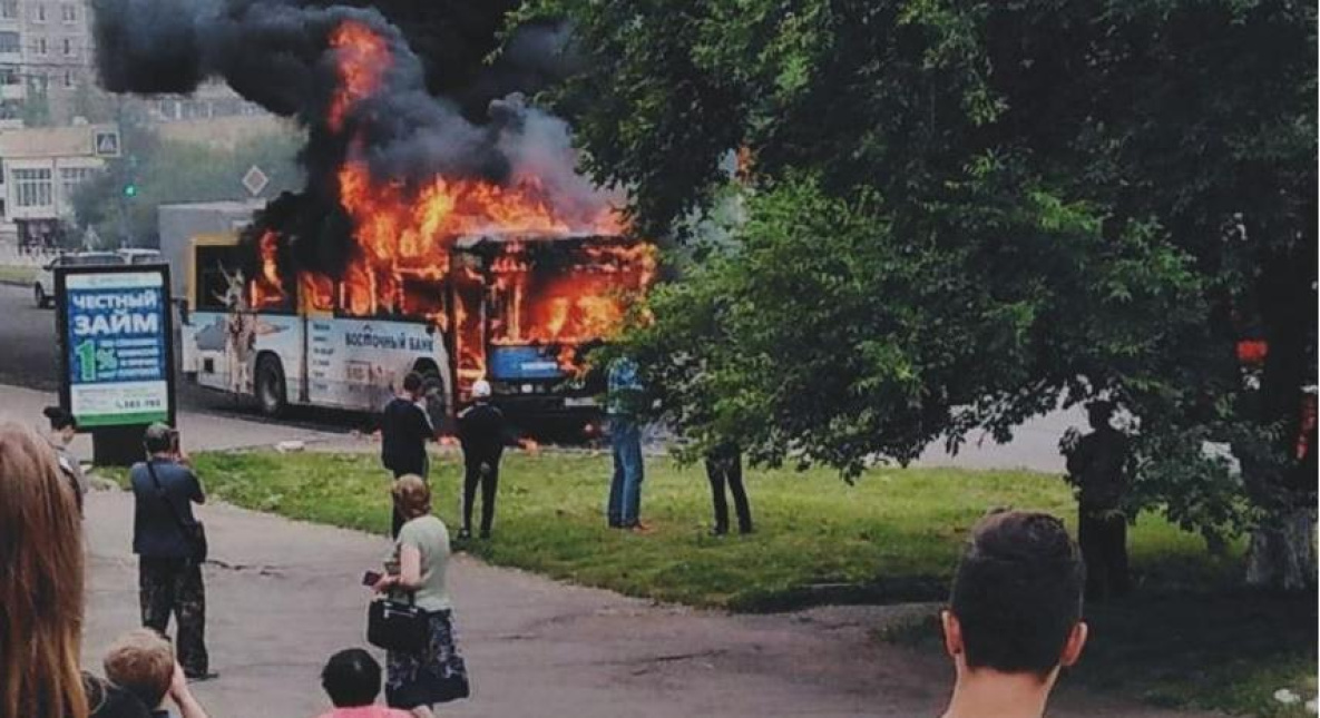 Автобус с пассажирами загорелся в Комсомольске-на-Амуре