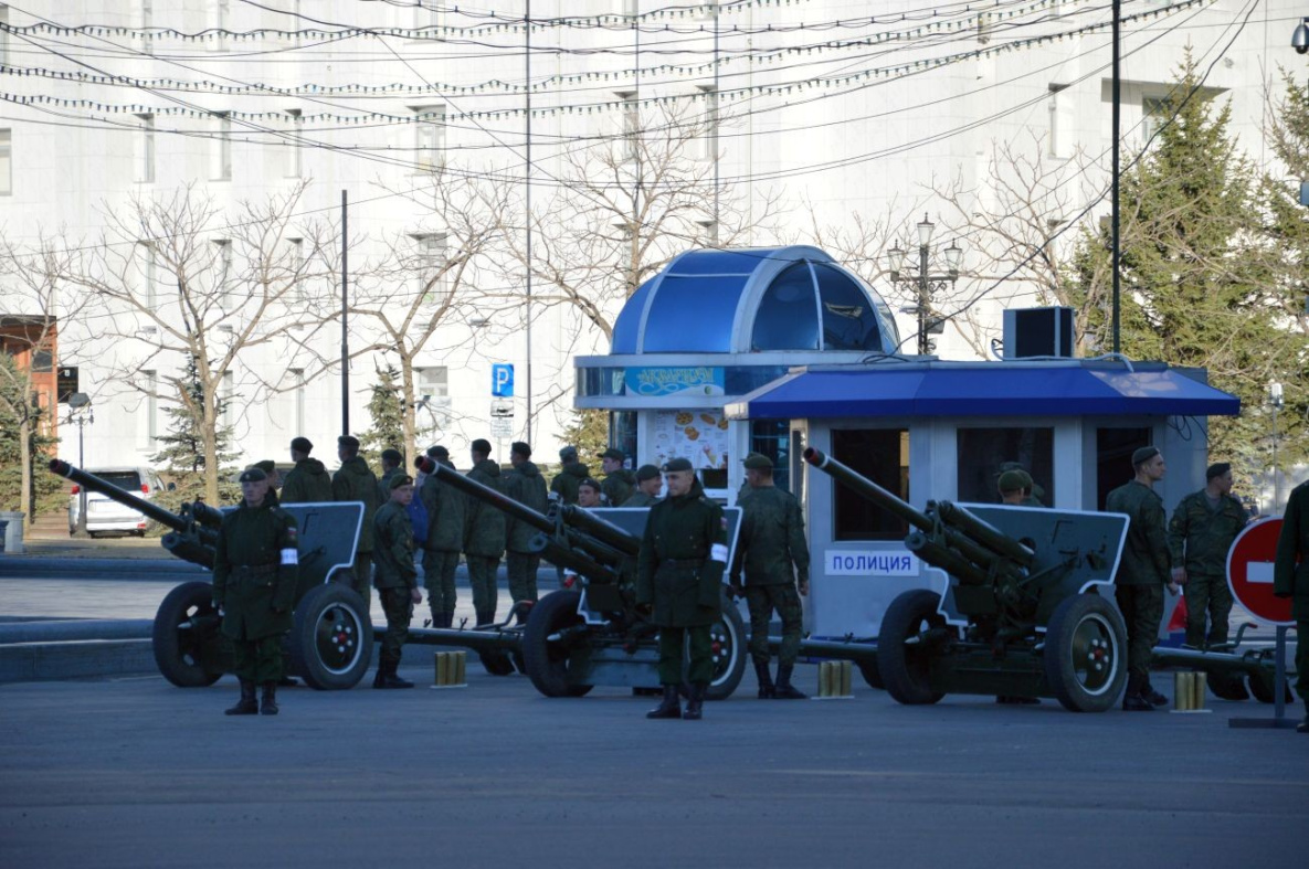 Военная техника прошла по площади Ленина Хабаровска