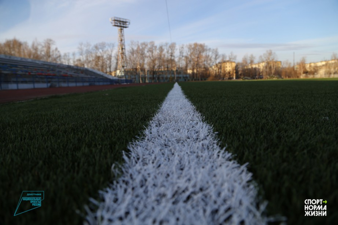 Стадионам «Юность» и «Заря» Хабаровска обновили футбольные поля