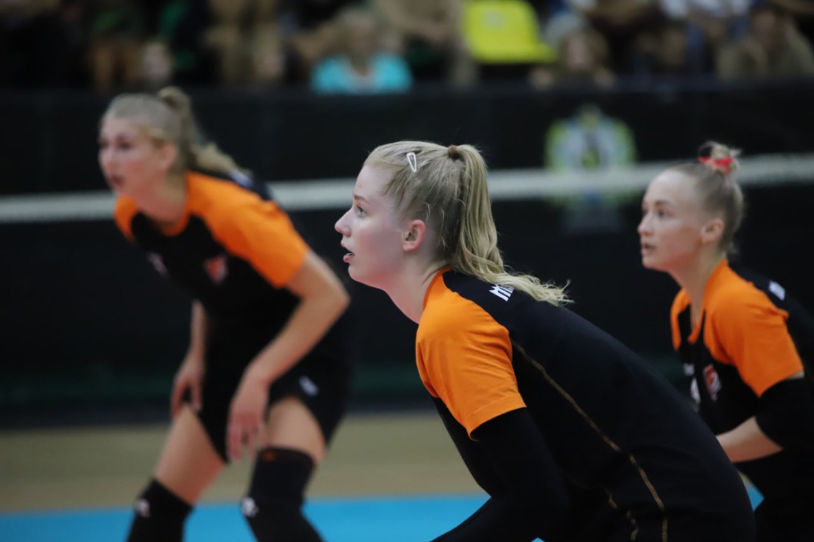 Хабаровские волейболистки выиграли второй матч Кубка Сибири 