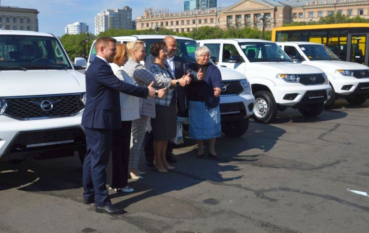 В Хабаровский край по госпрограмме везут новые «скорые» и школьные автобусы
